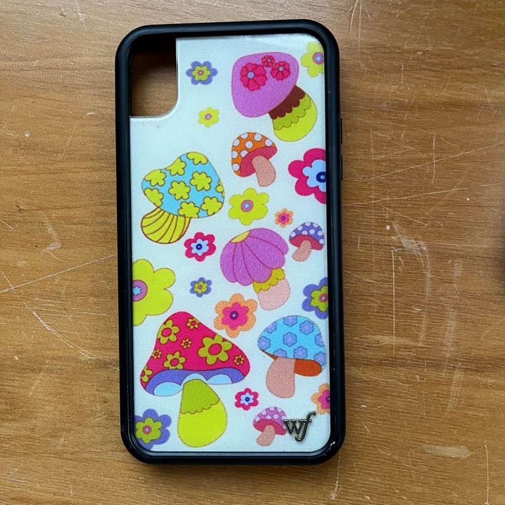 iPhone XR WILDFLOWER CASE! groovy shroom pattern, loved but got a new phone :(